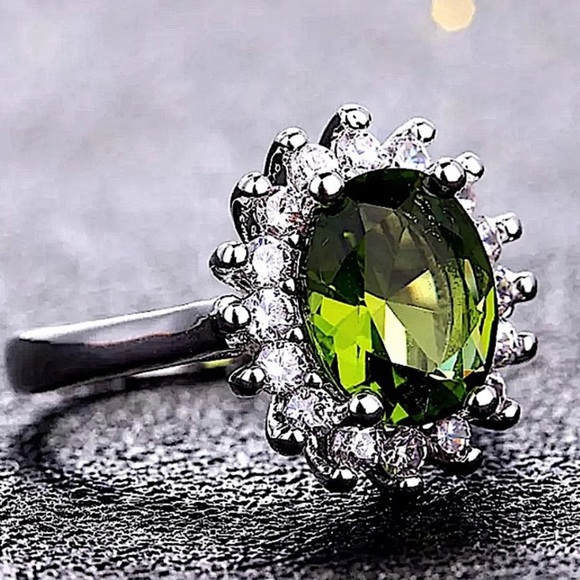Sterling Silver Peridot Ring - Picture 3 of 5